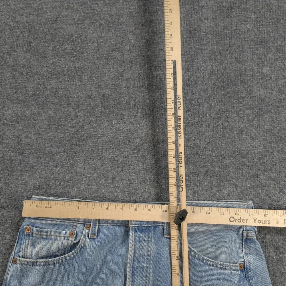 Vintage Levis Jeans Mens 32x32 Light Blue Denim 501 Button Fly Made USA 90s